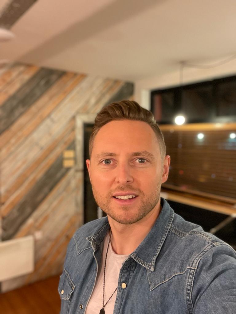 Ascolta3's tweet photo. Next Up: Kevin Sheedy. Kevin will be singing bass at this years Christmas concert which marks the second time he is singing with this group
#MeetOurMusicians https://t.co/CvBkh6VXlO