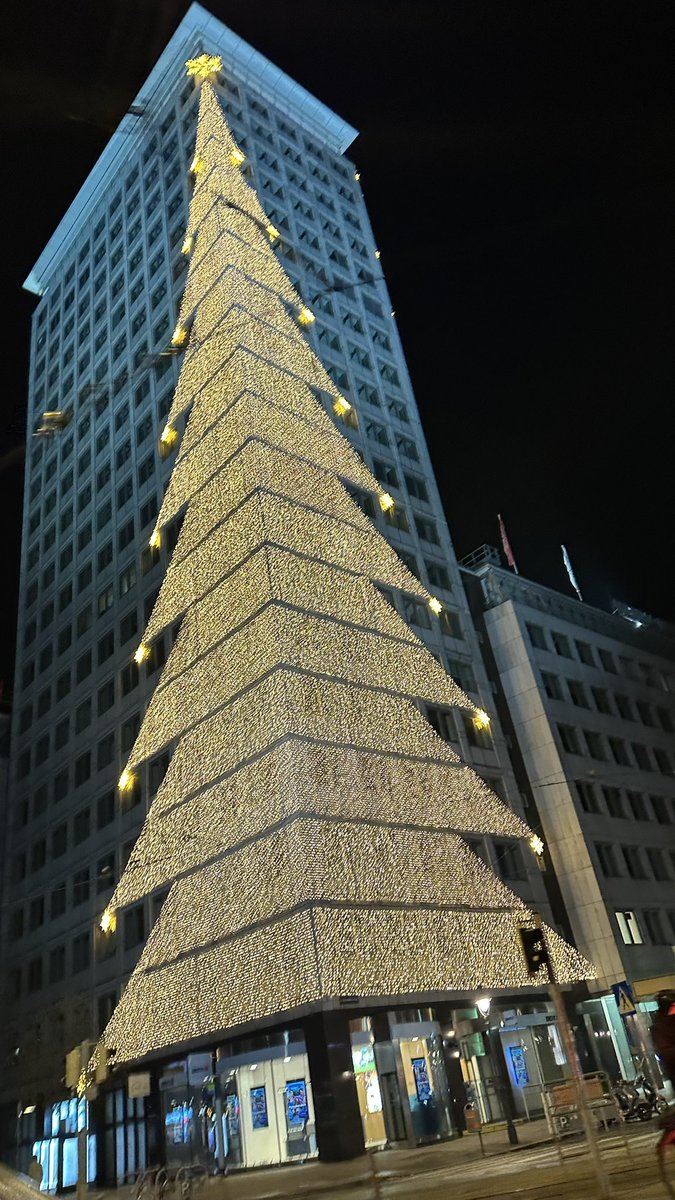 #Christmas2023 most creative Christmas tree, perhaps in the world! #vienna #Austria  #LifeatInfy #ika2n3 #Infosys #championsevolve