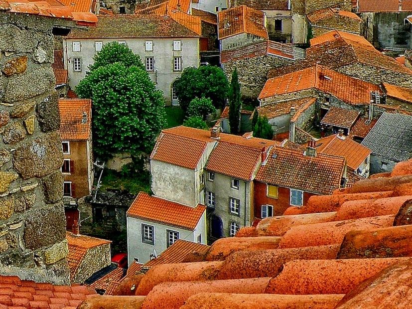 france_images's tweet photo. The village of #Champeix in the Puy-de-Dôme department in Auvergne
#France 🇨🇵 #travel our #PhotoofTheDay https://t.co/Fev8RrmsNn https://t.co/6XcygwH7R7