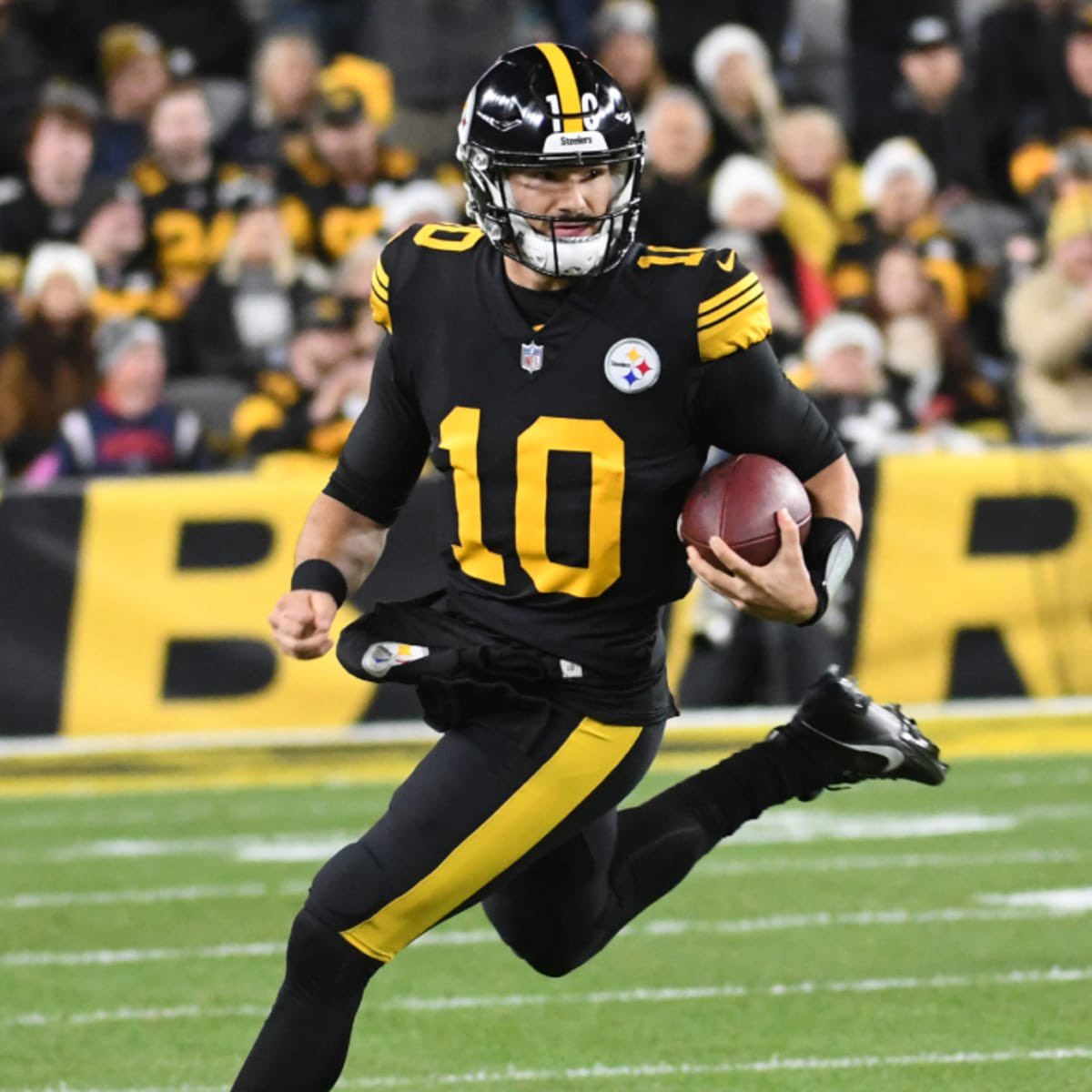 PortersBurgh's tweet image. Who should start next game? 

Rt for Mason 

Like for Mitch.