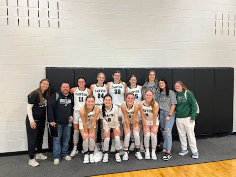 eaglettesBB's tweet photo. Well we ended the non district schedule last night with a solid win over 5A Lufkin 60-28. Had a huge 27pt 3rd quarter to bust open a 20-17 halftime lead. (14-3) going into district on Tuesday vs Lindale at home. #heartbeat @BrandonOSports  @Tabchoops  @Nick_TXHSGBB https://t.co/U83Dh9tLEg