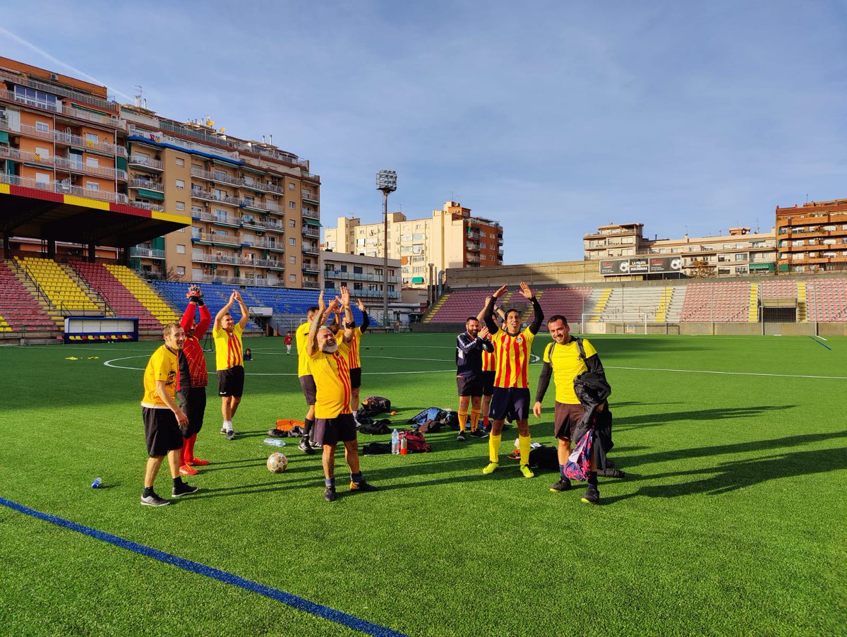 Avui si que juguem a casa. La femurola s'estrena a la gespa Narcís Sala