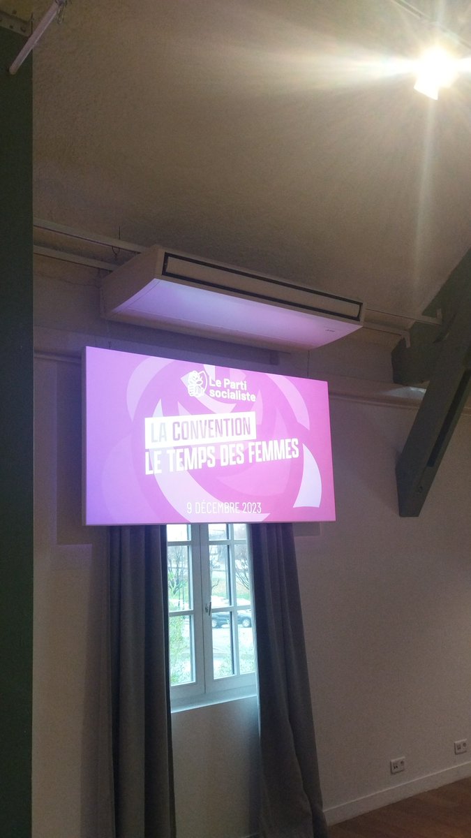 PS_Loir_et_Cher's tweet photo. Le Loir et Cher présent a la conclusion de la Convention Le Temps des Femmes @partisocialiste #SocialisteDoncFemisite https://t.co/RKdajzXXY6