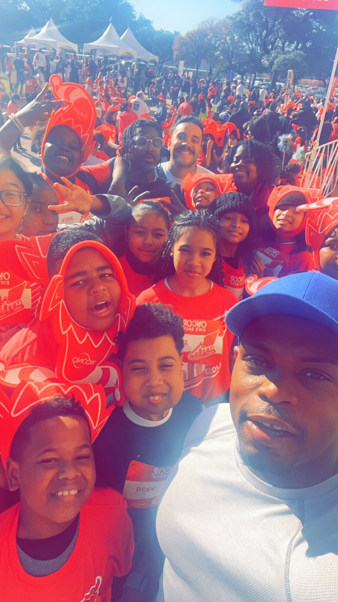 We are ready to run! @JNB_Eagles are in the house at the annual Oncor Kids Race! Let’s go!!!!! #OncorKidsRace @ACEDallasISD @TeamDallasISD @VeltHutchins
