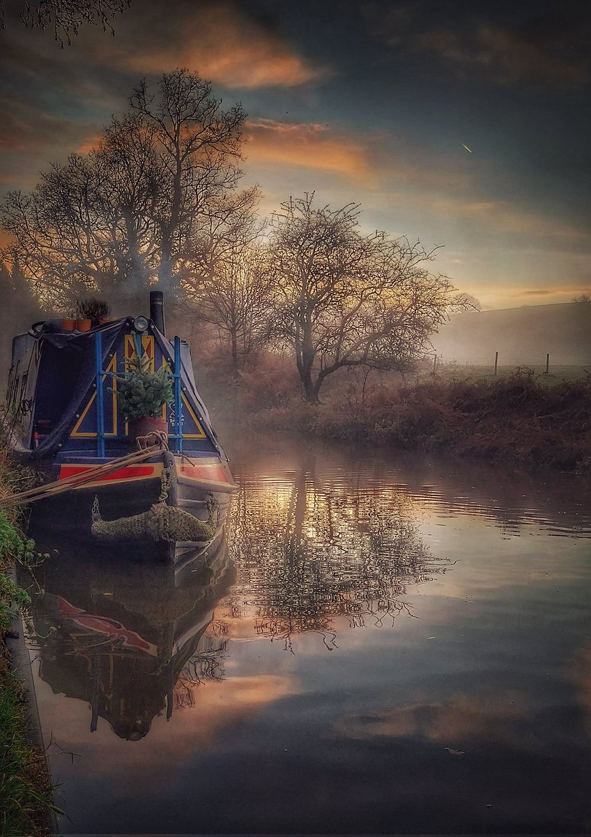 BikeAndBoatUK's tweet photo. Home sweet home 😍

#narrowboat #canal #waterways https://t.co/O7rQTXHTHg