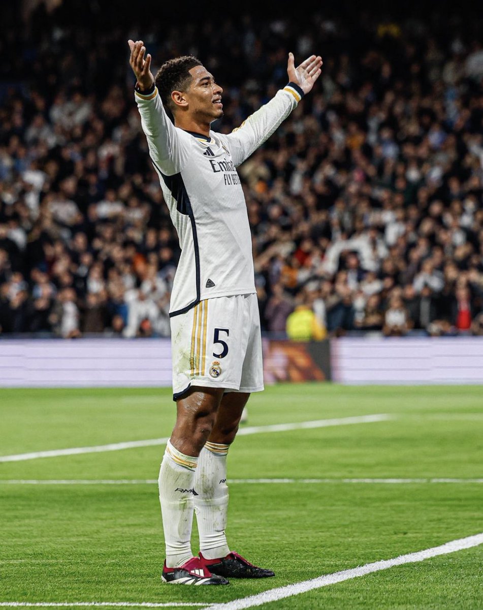 FabrizioRomano's tweet photo. …Jude Bellingham did it again ⚪️✨

16 goals and 4 assists in 18 games this season as Real Madrid player 🧞‍♂️🏴󠁧󠁢󠁥󠁮󠁧󠁿 https://t.co/CE3M67QLgi