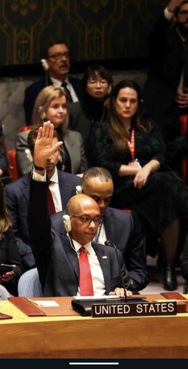 SantiagoAlbaR's tweet photo. Biden vota contra la existencia de la ONU y entrega Gaza a los asesinos de niños, EEUU a Trump y el mundo a presentes y futuros carniceros. La humanidad no es cómplice o indiferente; sí impotente. Esa impotencia confirma la muerte de los DDHH y la vuelta televisada del siglo XX. https://t.co/3c9bcyIB6G