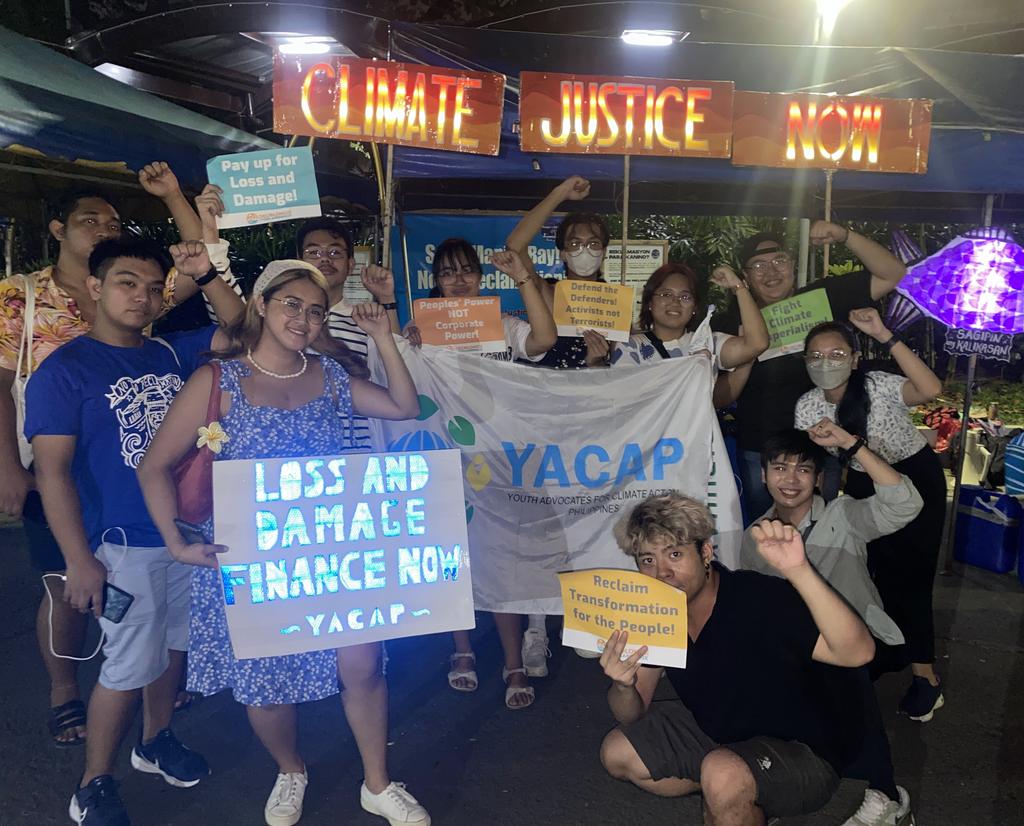 IBONIntlClimate's tweet photo. Youth Advocates for Climate Action Philippines (YACAP) joins today’s Day of Action with a lantern parade against environmentally-destructive reclamation projects.

#Decolonize2Decarbonize #COP28 #ClimateJustice https://t.co/5h3gPFOam5