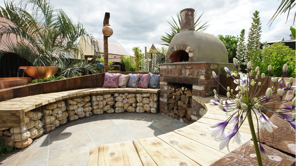 The outdoor pizza oven came from the team at Orchard Ovens
It's an incredible centre piece and also will have the neighbours knocking on the door every weekend!