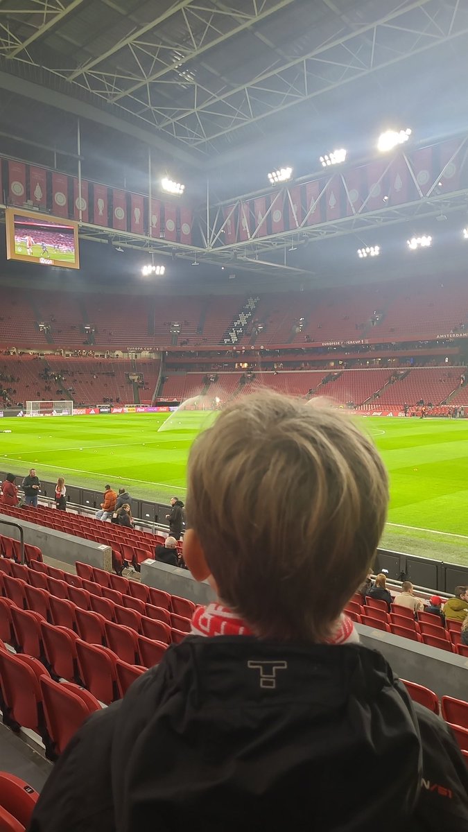 Debut-avond! Zorgt <a href="/AFCAjax/">AFC Ajax</a> ervoor dat Tobias een goed debuut beleefd in de Arena? <a href="/AjaxFancare/">Ajax Fancare</a>