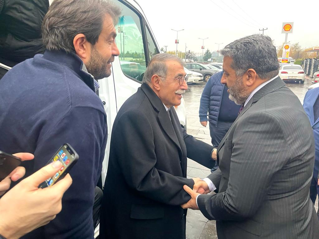 akpartidbakir's tweet photo. Önceki Dönem İçişleri Bakanımız Sayın Abdulkadir Aksu ve beraberindeki heyet, İl Başkanımız Sayın @RasitOcak'a hayırlı olsun ziyaretinde bulundular. https://t.co/HvXslQZu0g