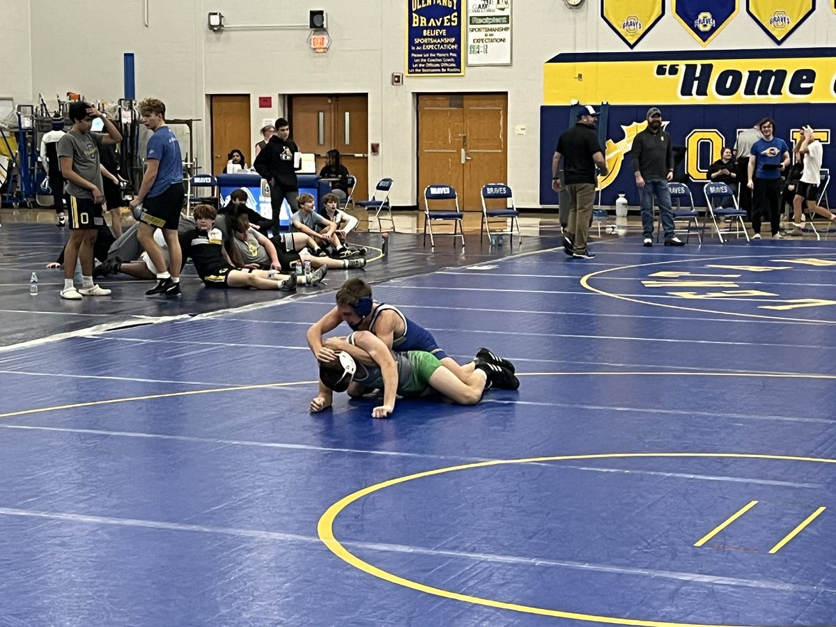 Braves having a great morning at our invite! <a href="/olentangywrest1/">Olentangy HS boys wrestling</a> <a href="/OHSathletics/">OHS Athletics</a> #BeBRAVE