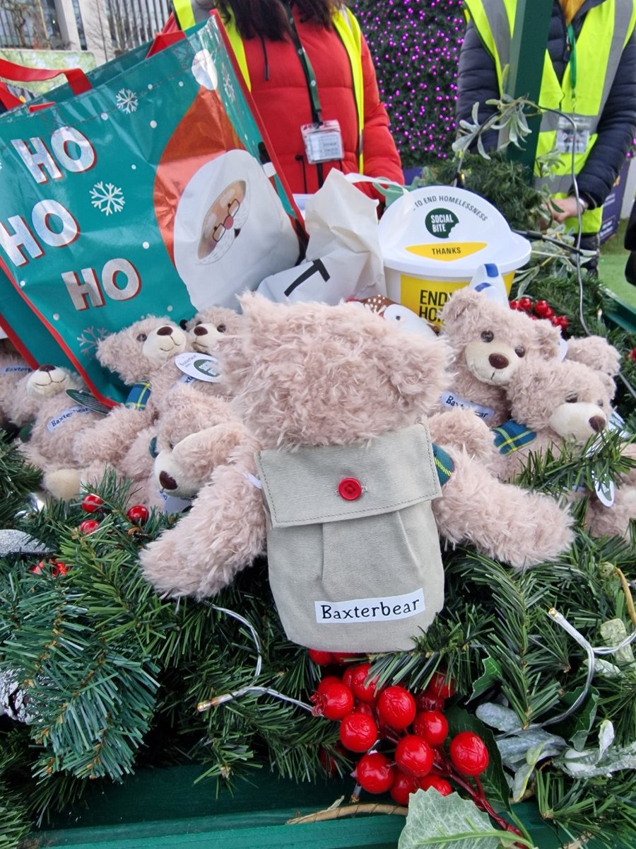 Baxterbearsays's tweet photo. Thank you to all the kind people who came to see us at the @SocialBite_ Tree of Kindness in Edinburgh yesterday! https://t.co/SRE5GZ72ir