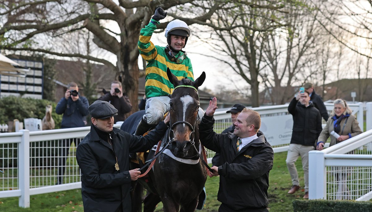 InterThorough's tweet photo. JONBON ⭐️ ⭐️
Today's win saw the son of @coolmorestud's Walk In The Park take his p-m earnings 💷 over his @GoffsUK £570,000 purchase price #intheblack 💰
Photo: @deborahburt1 https://t.co/tf1VIez5Vf