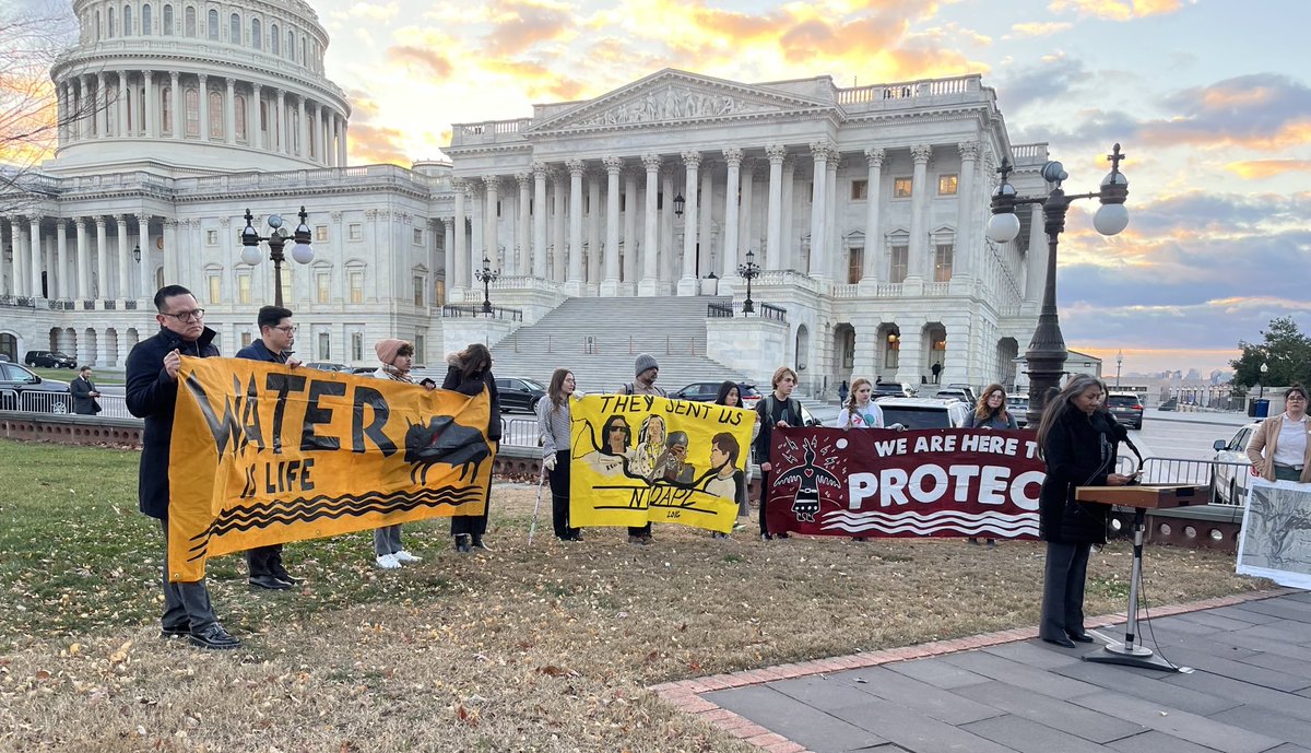 SeanLimMN's tweet image. Our #NoDAPL banners made it from Minnesota, to North Dakota, to the U.S. Capitol Building in D.C.

We’re at a pivotal inflection point in the Dakota Access Pipeline fight.

Ask from the frontlines: submit a public comment before the December 13th deadline: tinyurl.com/2023-StopDAPL