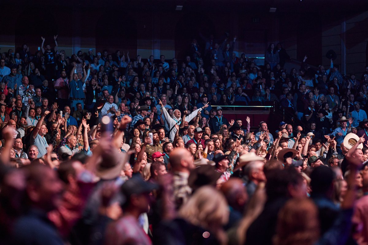 garthbrooks's tweet photo. What happens in Vegas?! We get to play for the greatest audiences…people who love country music!!! love, g https://t.co/8e6Jvgvk7f