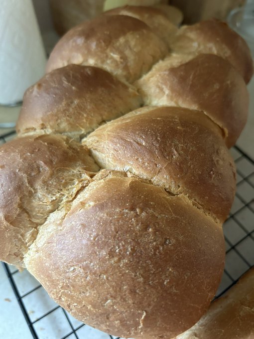 And just like that I made fresh homemade brea! 🫶🏼 https://t.co/m4MFpKjniZ