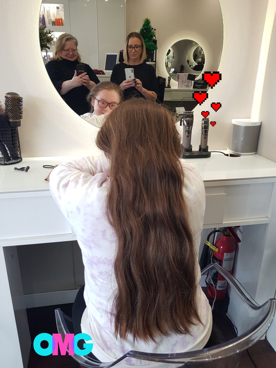 hoadley_amanda's tweet photo. After growing her hair (again) for a while so it was long enough to donate to The Little Princess Trust for the third time, today was the day to have the cut she's been longing for x
So proud of you Charlie, such a wonderful thing to do x Love you ♡☆♡☆♡☆ xxx https://t.co/Zs26sa7021