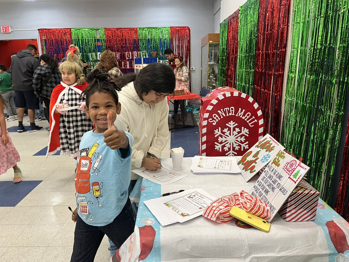 burbankabc's tweet photo. Our 1st Annual WinterFest was sooo much fun! Thank you to our amazing PTA for always providing fun community events for our families @burbankabc https://t.co/d7vyVtChrO