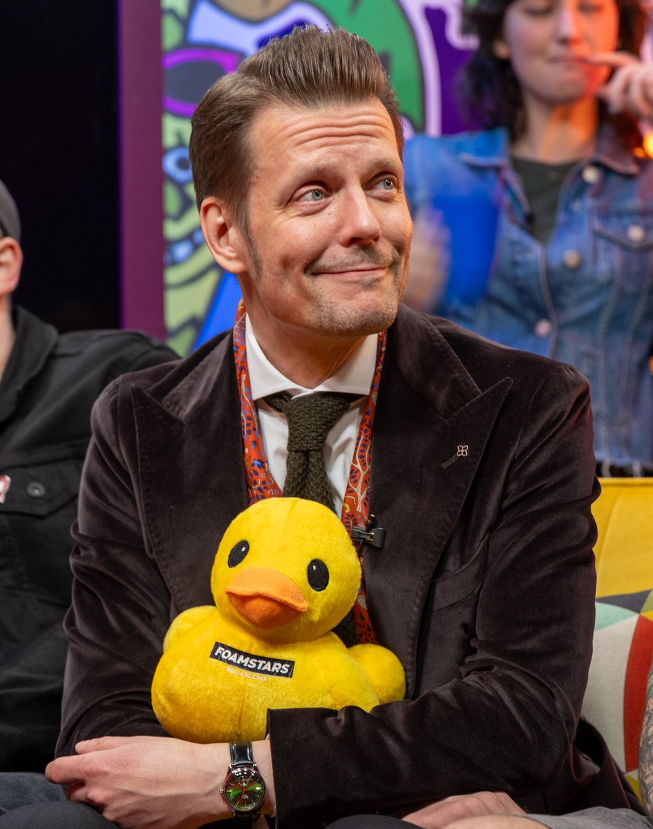 BoundGrey's tweet image. Если этот твит наберёт 10+ лайков, то я иду к стилисту и делаю прическу как у Сэма Лэйка