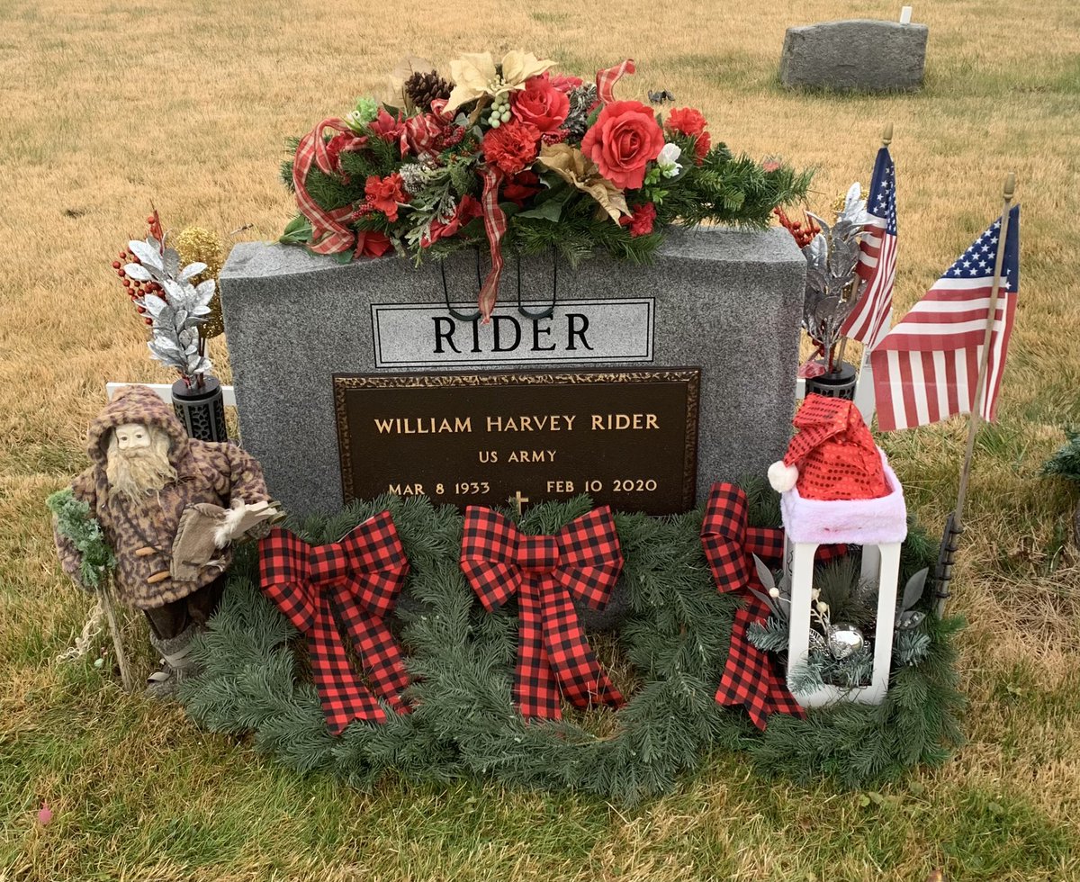 CoachRider3's tweet photo. Had the opportunity to come and visit my parents today and get them ready for Christmas!! It certainly never gets any easier! God bless their souls may they RIP! https://t.co/eY6Ardiskk