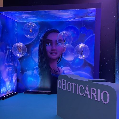oBoticario's tweet photo. E esse backdrop para fazer aquelas fotinhas lindas, botilovers? 🤳 ✨Um arraso que só ⭐ Lembrando que o filme Wish: #OPoderDosDesejos estreia no Brasil em 04.01.24. https://t.co/WQzpdlqhHp
