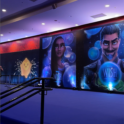 oBoticario's tweet photo. E esse backdrop para fazer aquelas fotinhas lindas, botilovers? 🤳 ✨Um arraso que só ⭐ Lembrando que o filme Wish: #OPoderDosDesejos estreia no Brasil em 04.01.24. https://t.co/WQzpdlqhHp