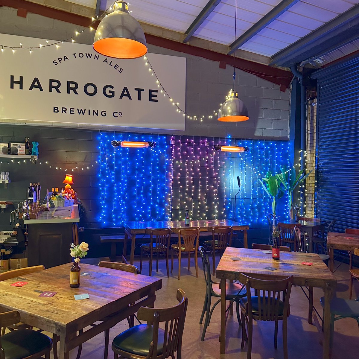 Phew it’s windy out there! 💨😅 Luckily we have the shutters down, heaters on, pizza from 5pm and live music from 7pm! 🎉 ⁣
⁣
#harrogatebrewingcompany #harrogatebrewery #harrogate #knaresborough #livemusic #pizzavan #northyorkshire #yorkshire #craftbeer