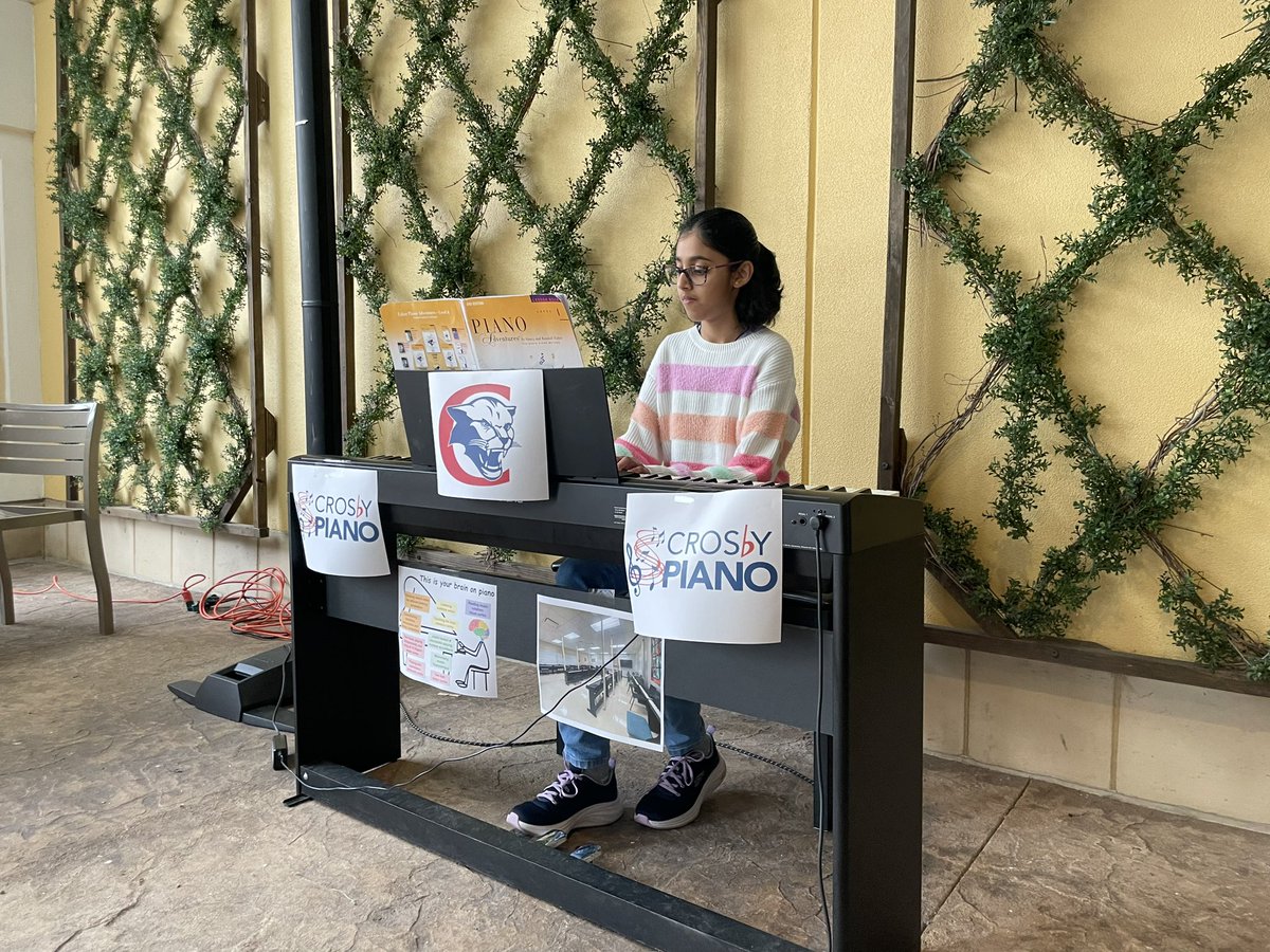 Mrs. Mueller teaches MUSIC tweet media