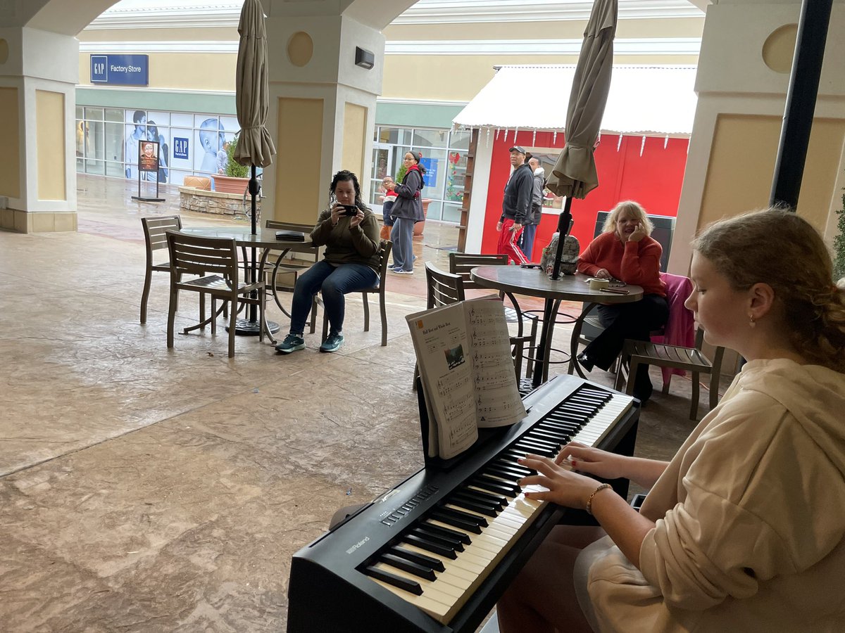 Mrs. Mueller teaches MUSIC tweet media