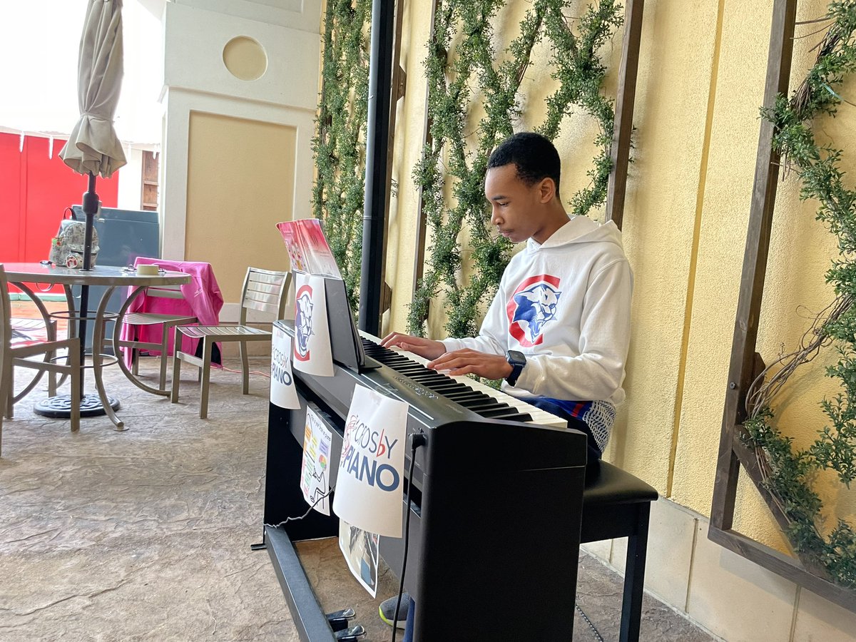 Mrs. Mueller teaches MUSIC tweet media