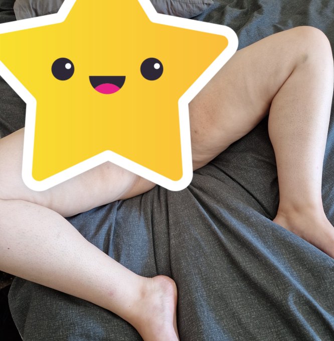 Whose feeling horny? Help me clear your monday blues! come talk to me on my FREE Onlyfans  x        <a href="/tag/nsfw"class="tags"><span>#nsfw</span></a><a href="/tag/paypig"class="tags"><span>#paypig</span></a><a href="/tag/customcontent"class="tags"><span>#customcontent</span></a><a href="/tag/fetishfriendly"class="tags"><span>#fetishfriendly</span></a><a href="/tag/onlyfan"class="tags"><span>#onlyfan</span></a>