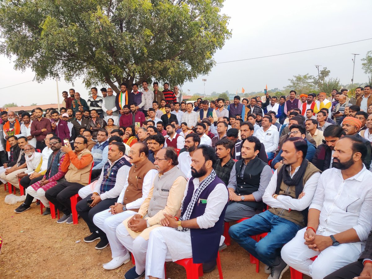 prahladspatel's tweet photo. आज जरारूधाम गौ अभ्यारण्य में सहयोगियों व कार्यकर्ताओं से सार्थक चर्चा हुई।
अभ्यारण्य में समय-समय पर सहयोग करने वाले साथियों का आभार व्यक्त किया। https://t.co/WPuGjqp2cd