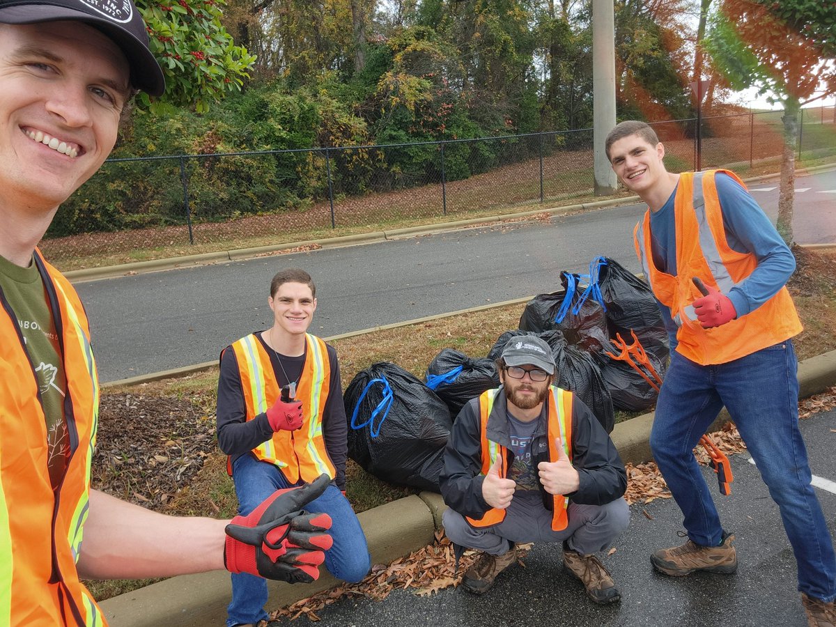 uaconservation's tweet photo. 75 pounds of #litter picked up at @UofAlabama in an hour with 4 people! 💪🌎
@BWRiverkeeper https://t.co/YCoA5VrQma