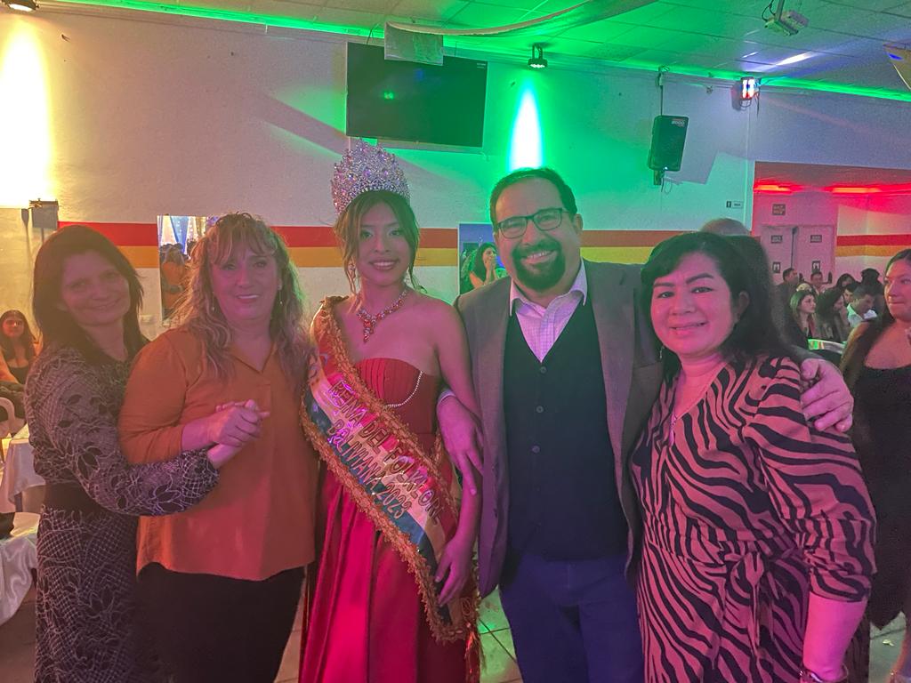 pepbauza's tweet photo. @Coaliciobalear Estuvo con la Presidenta de la FECIB, Mónica Gamboa en el 13 aniversario de Sambos de Corazón. Un proyecto cultural del baile boliviano. Felicidades a Linda y Martín, por un extraordinario trabajo. Flora Suárez de la FUM nos acompaña. https://t.co/kdVxDFztyk