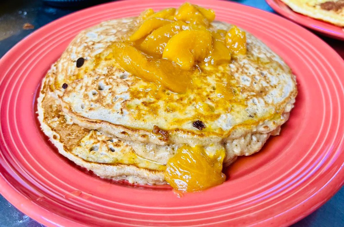 FBFivePoints's tweet photo. Baby, it’s cold outside! ❄️ You can warm up with a shortstack of our delicious Oatmeal Pancakes topped with Peach Compote.
#oatmeal #pancakes #peach #breakfast #brunch #lunch #columbiasc #eatfivepoints #food #delicious #saturday #weekend https://t.co/f0wU5S8W7a