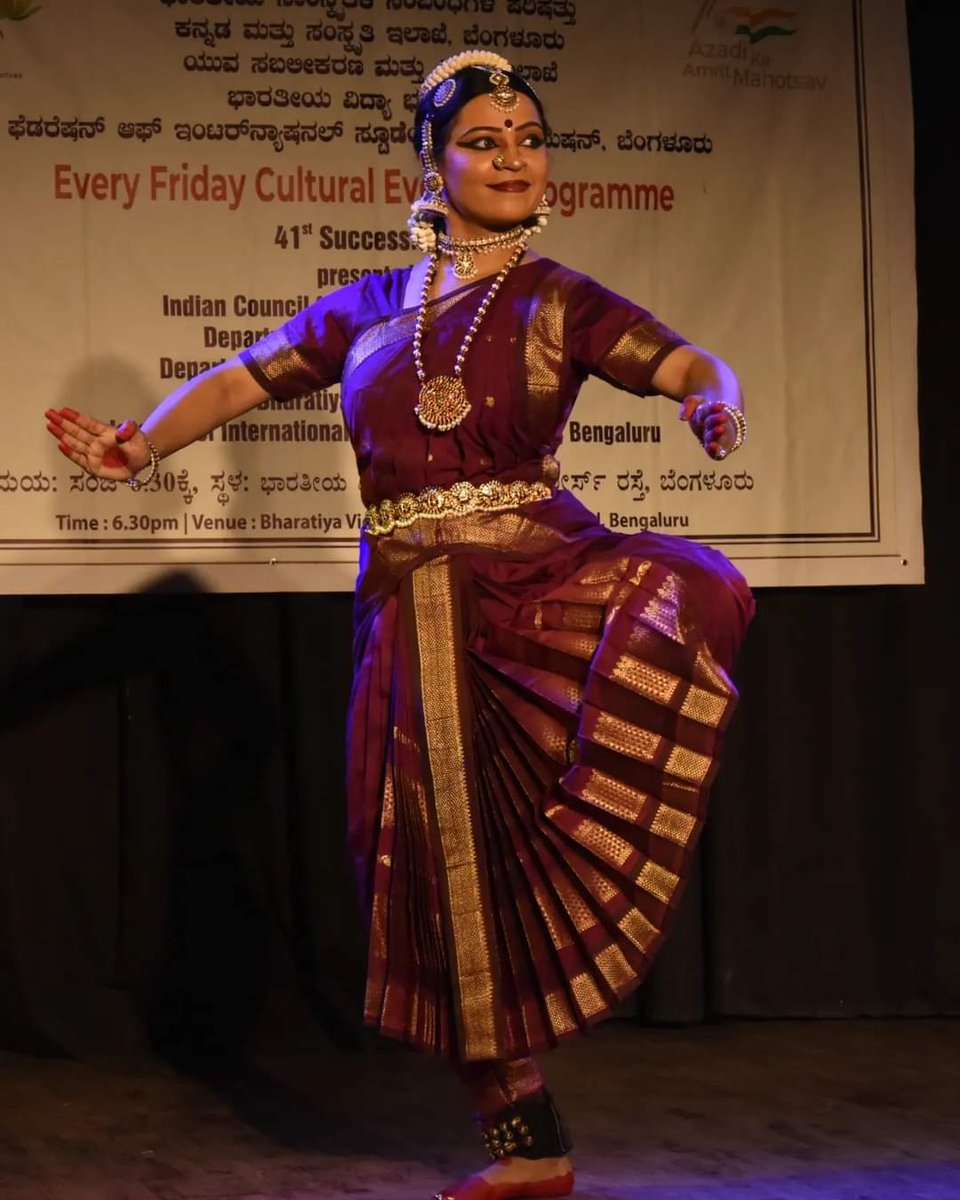 ICCRROBENGALURU's tweet photo. ICCR Zonal Office South Bengaluru @kannada_bhavan @dyesdept @bvbbengaluru FISA B presented Bharatanatyam Dance by Smt.Archana H R under Every Friday Cultural Evening Programme #EFCEP on 08 December 2023 at Bharatiya Vidya Bhavan. Glimpses @iccr_hq https://t.co/qUHxP2tSDC