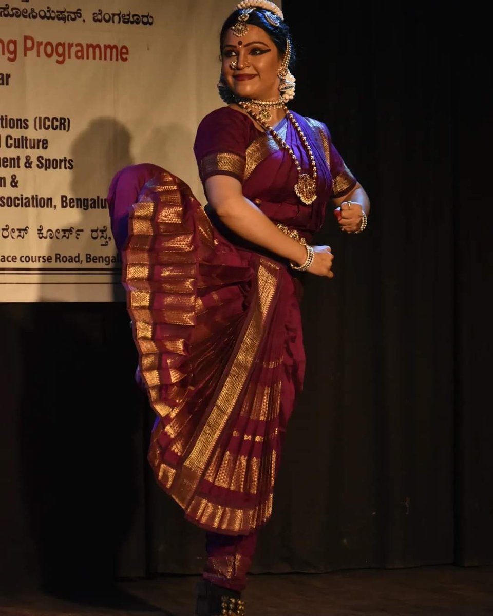 ICCRROBENGALURU's tweet photo. ICCR Zonal Office South Bengaluru @kannada_bhavan @dyesdept @bvbbengaluru FISA B presented Bharatanatyam Dance by Smt.Archana H R under Every Friday Cultural Evening Programme #EFCEP on 08 December 2023 at Bharatiya Vidya Bhavan. Glimpses @iccr_hq https://t.co/qUHxP2tSDC