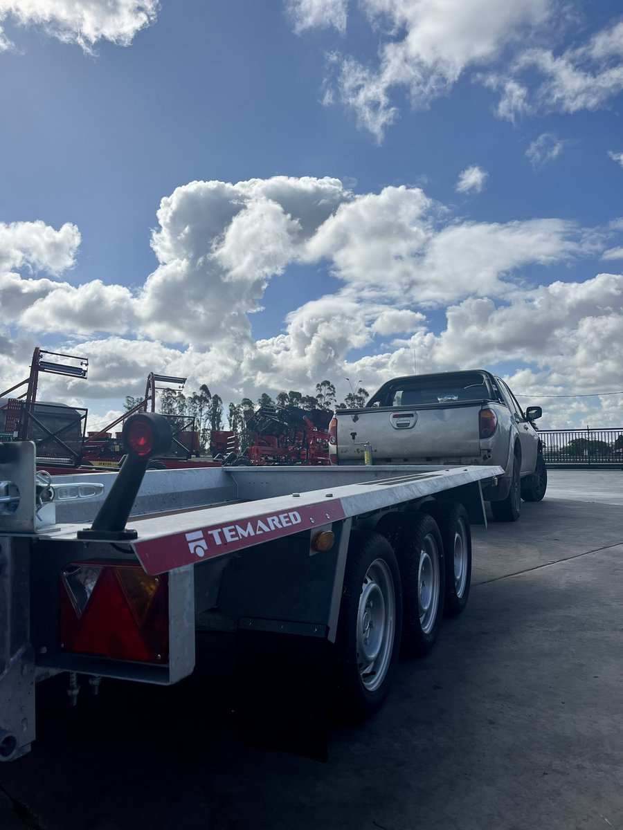 surenamaquinas's tweet photo. Entrega Trailer TEMARED 🇵🇱 modelo Builder 3516 para 3500 kg - frenos y ejes Knott 🇩🇪 !! 💪🏻💪🏻💪🏻🔥🔥🔥
#sureña #sureña_maquinaria_agricola #temared #trailer_temared #trailer https://t.co/jubyjyqBsT