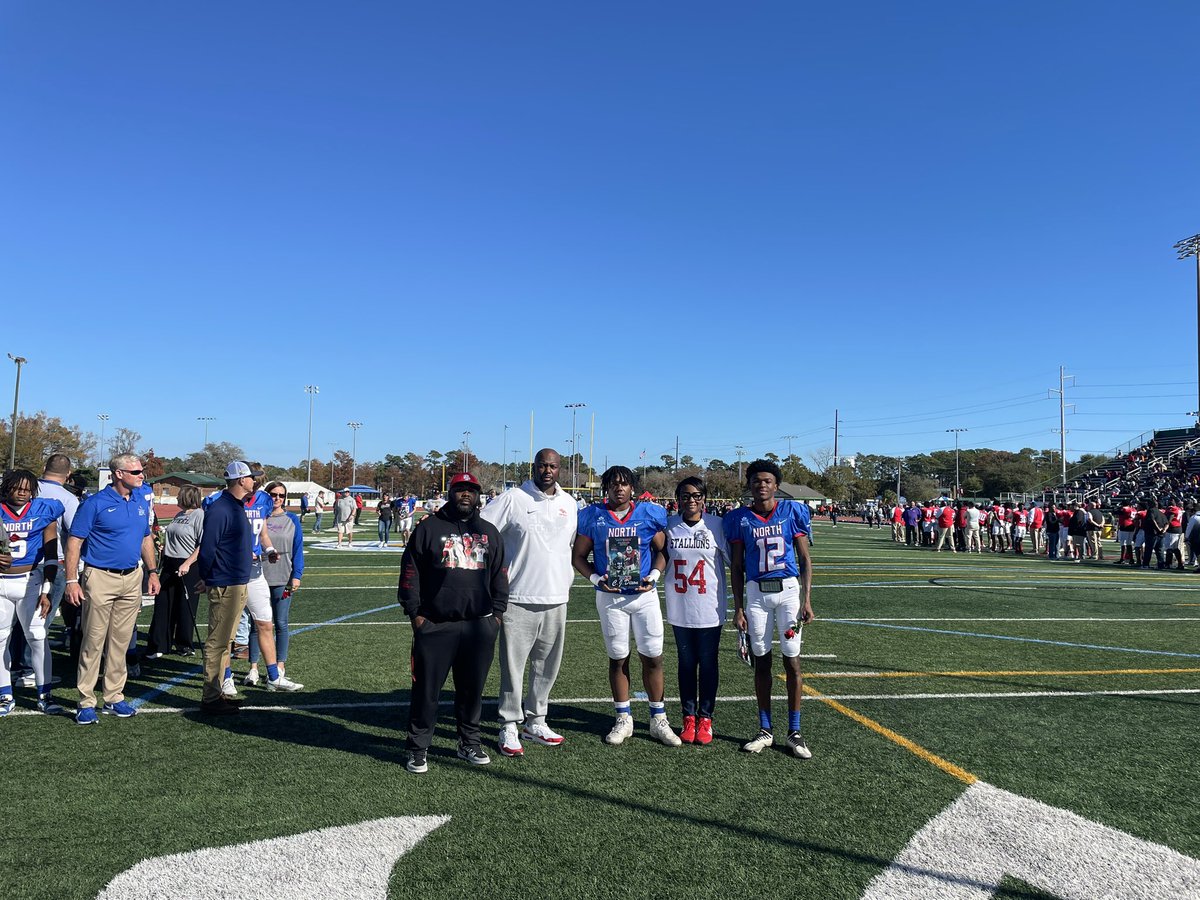 1BStockdale's tweet photo. Local guys include Malachi Marshall and Chris Dixon (@FootballSPHS), Vance Ventry (@NHSTrojansFB). Jake Recker (@Indian_Land_FB) and Elijah Coleman (@Chester_FB) https://t.co/HMSR4d9Q0h