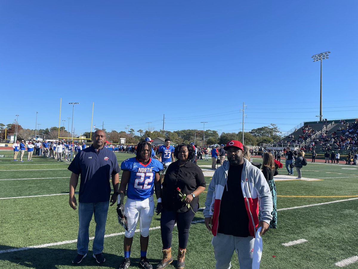 1BStockdale's tweet photo. Local guys include Malachi Marshall and Chris Dixon (@FootballSPHS), Vance Ventry (@NHSTrojansFB). Jake Recker (@Indian_Land_FB) and Elijah Coleman (@Chester_FB) https://t.co/HMSR4d9Q0h