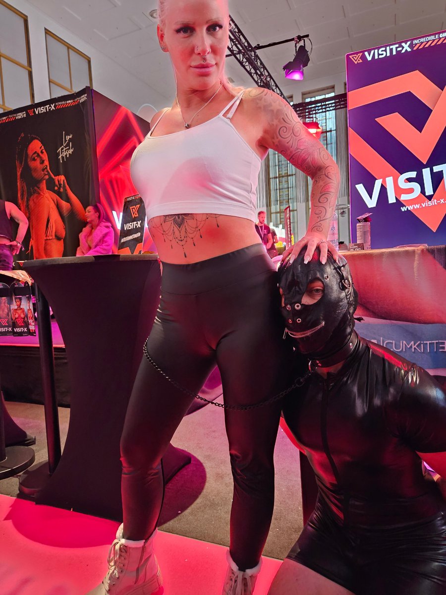 Ermes__'s tweet photo. danke herrin @Lara_CumKitten @venusberlinoff #femdom #publichumiliation #onleash #domina #herrin #fetish #germandomina #slave #mistress #spit #slap https://t.co/v8qFSt7Gys
