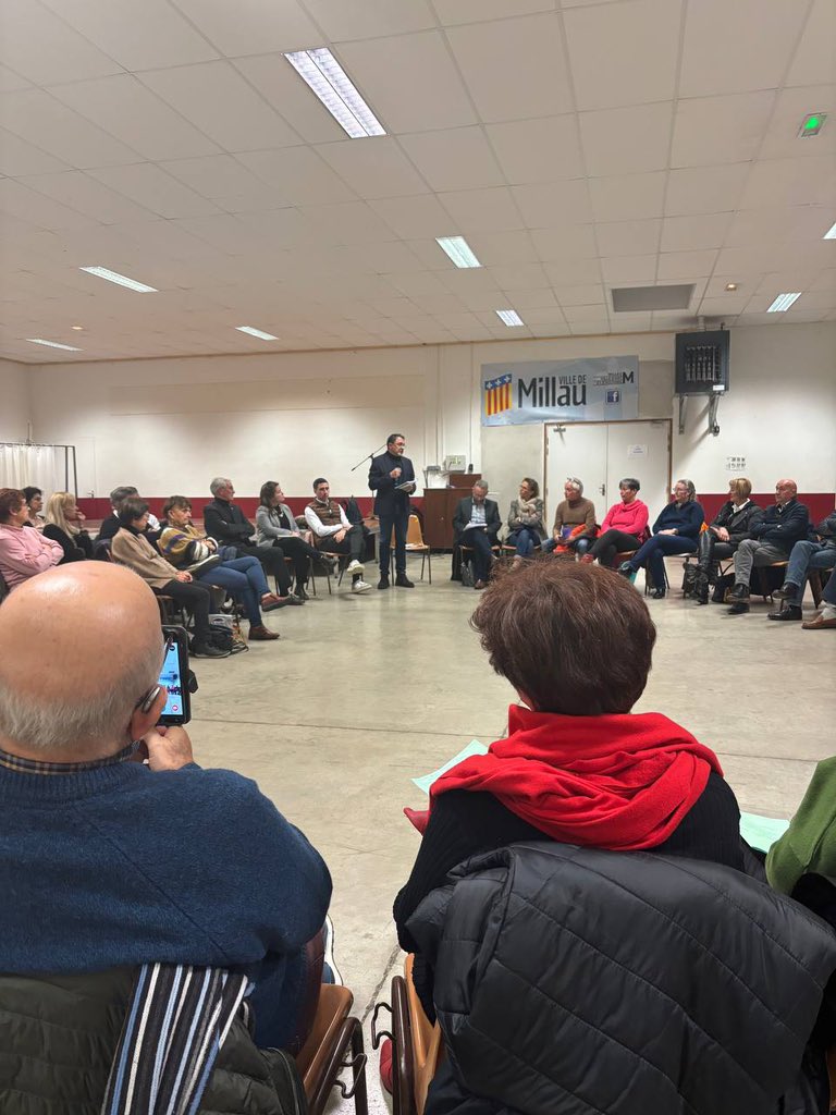 Les jeunes avec Macron de l’Aveyron étaient ravis de participer hier soir à une discussion sur la fin de vie, organisée par <a href="/_Renaissance12/">Renaissance Aveyron</a> à Millau, en présence des députés <a href="/JF_Rousset2/">Jean-François Rousset</a> et <a href="/dmartindijon/">Didier Martin 🎗</a> 

@jeunesmacronOcc <a href="/JeunesMacronBFC/">Renaissance Bourgogne-Franche-Comté</a>