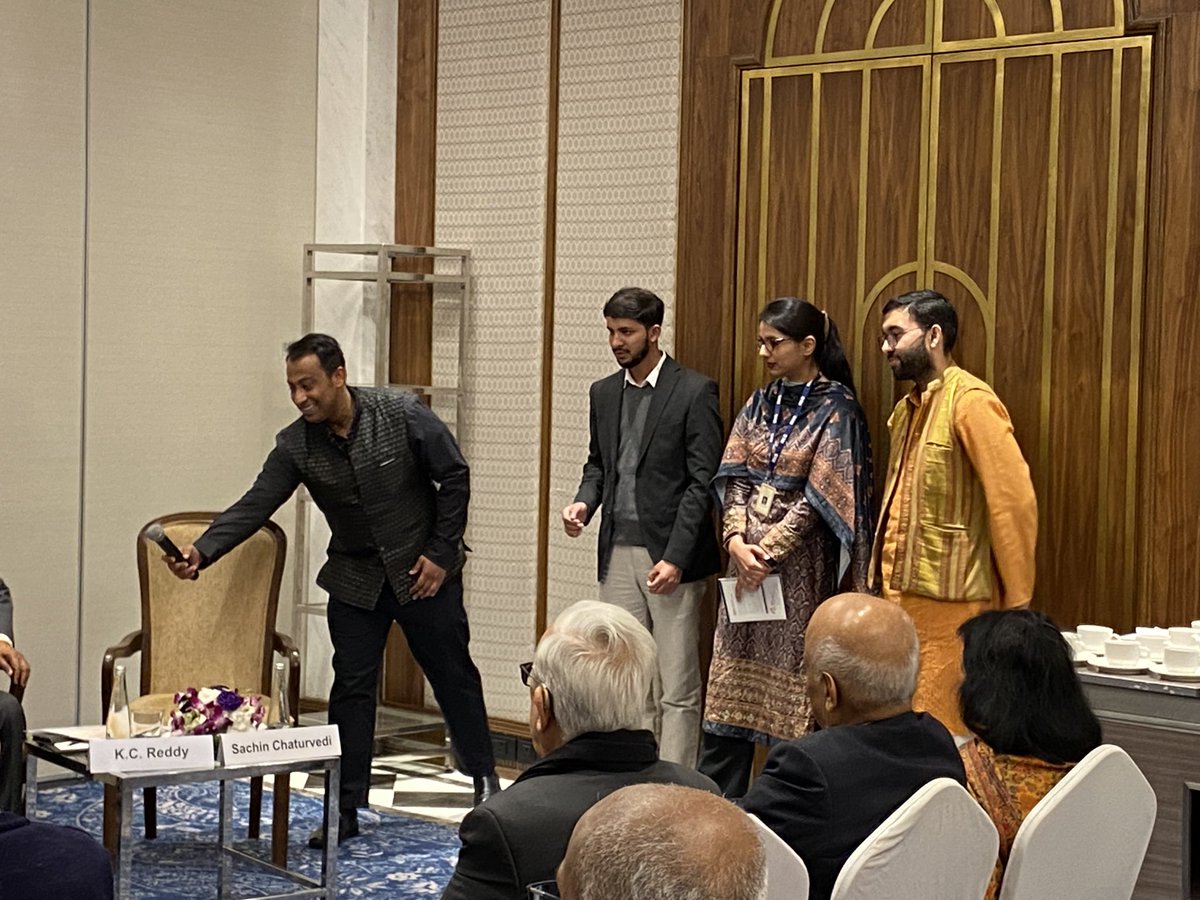 Our younger colleagues interacting with <a href="/RIS_NewDelhi/">RIS</a> veterans 
<a href="/Sachin_Chat/">Sachin Chaturvedi</a> <a href="/SKMohanty2018/">Saroj Kumar Mohanty</a> 
#RISat40 #celebrating40years