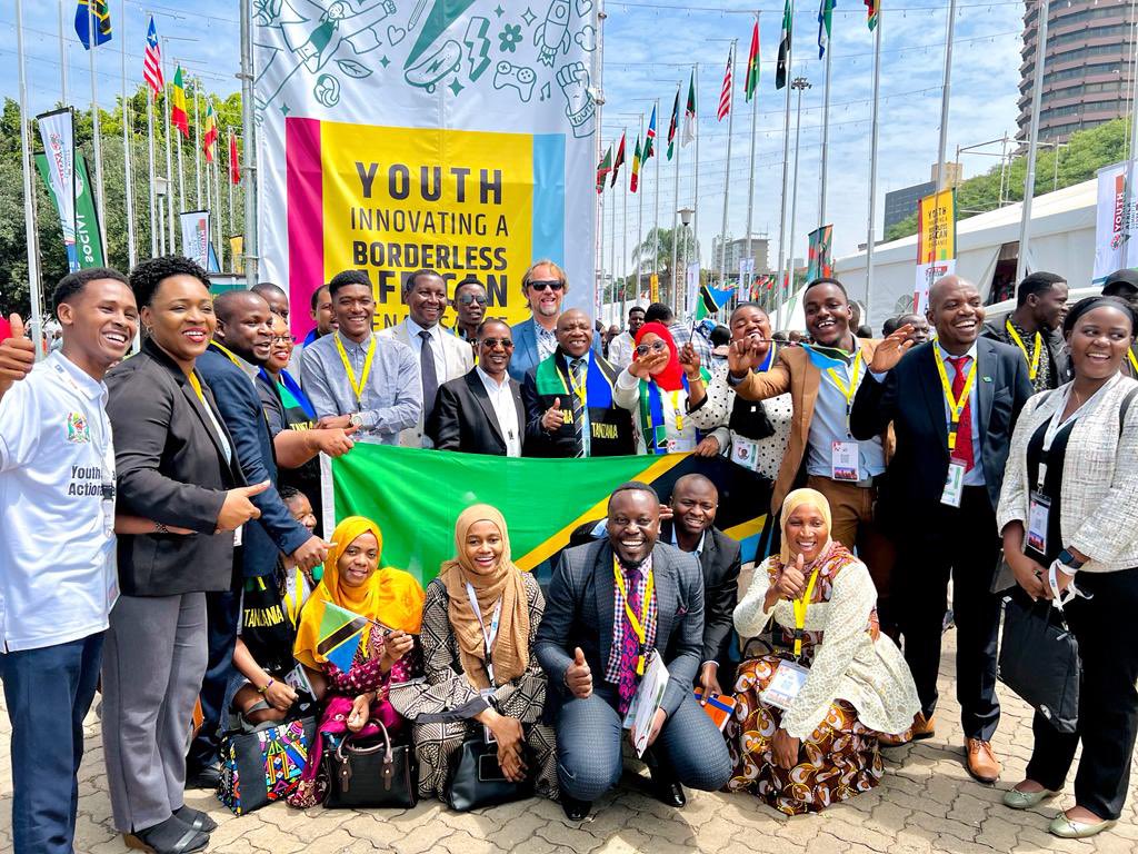 Youth & the #2030Agenda Advancing Youth Development Far from being mere beneficiaries of the 2030 Agenda, young people have been active architects in its development & continue to be engaged in the frameworks & processes that support its implementation, follow-up and review.