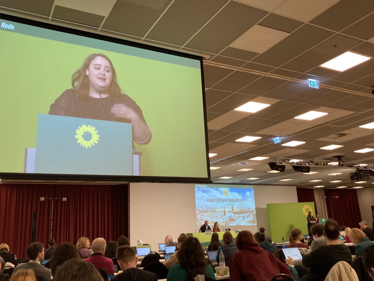 ataegener's tweet photo. Auf dem Landesparteitag der @gruene_berlin gibt es unerwartet Lob für #cdu : Bundesvorsitzende @Ricarda_Lang  lobt Berlins Regierenden @kaiwegner für seine Haltung zur Reform der #Schuldenbremse . Gleich wählen die Grünen einen neuen #Landesvorstand #LDK23 https://t.co/vPcLrlzJQr