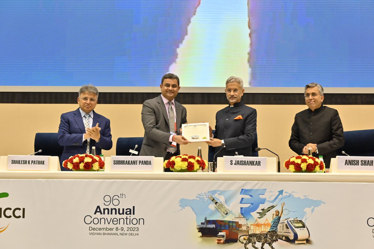 FICCI President Mr <a href="/subhrakantpanda/">Subhrakant Panda</a> welcomes Minister of External Affairs Dr S Jaishankar with Green Certificate at the 96th #FICCIAGM.

#TheWorldGrowthEngine <a href="/DrSJaishankar/">Dr. S. Jaishankar</a> <a href="/MEAIndia/">Randhir Jaiswal</a> <a href="/IndianDiplomacy/">Indian Diplomacy</a> <a href="/anishshah21/">Anish Shah</a> <a href="/shypk/">Shailesh K. PATHAK</a>