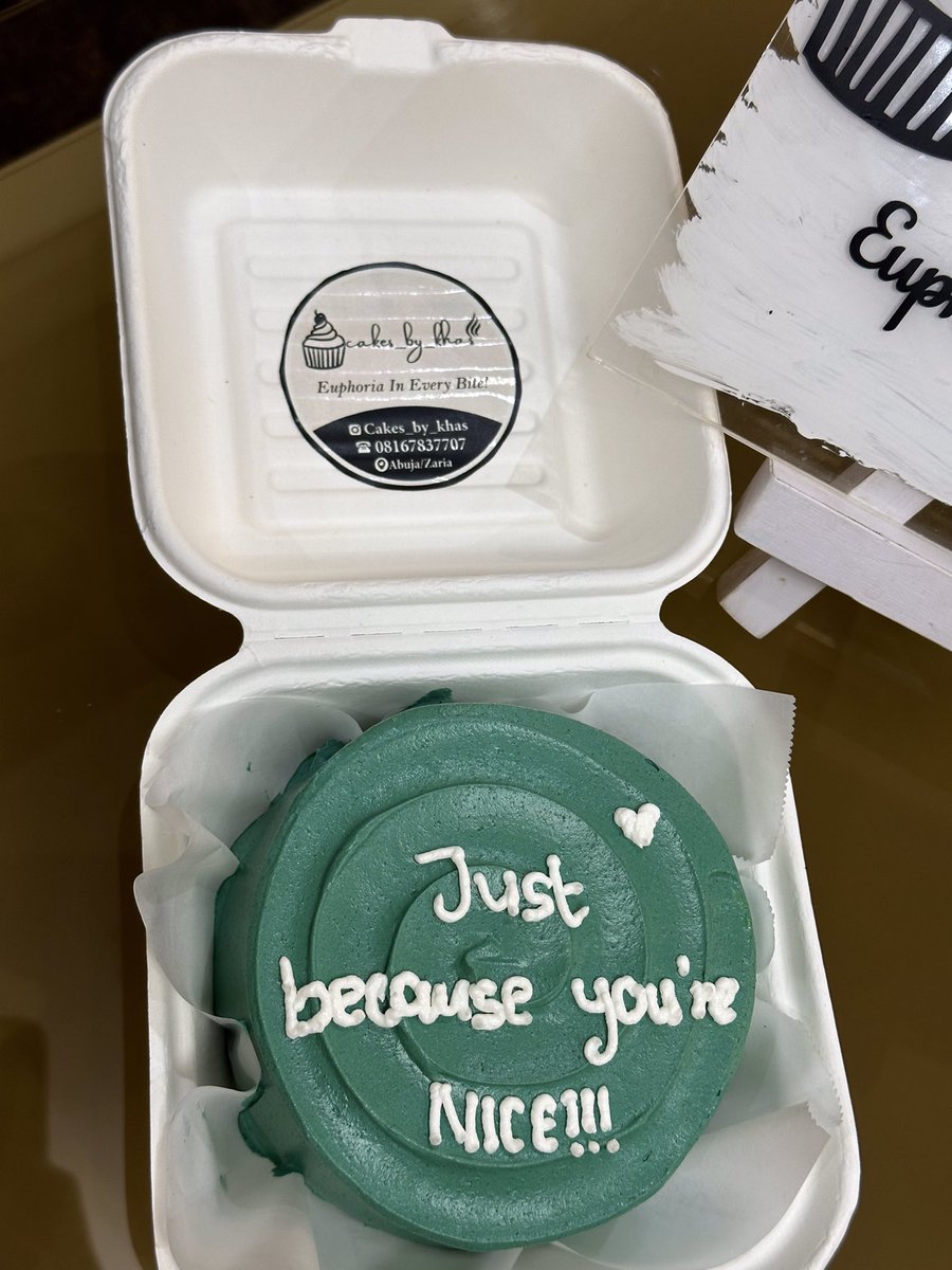 Khasrash__'s tweet photo. Bento cake 
4’ 2layers 

📍Abuja/zaria 

I’ve two bento cakes available for immediate pickup or delivery..
NB: anything can be written on it. https://t.co/pK3zGjRM99