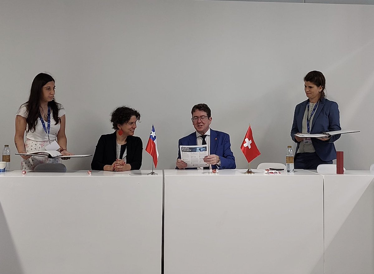 Embajada de Suiza en Chile (@suizachile) on Twitter photo ¡Pasamos a la acción! #Suiza y #Chile firman un acuerdo pionero de cooperación climática en la #COP28, que permitirá, a través de la transferencia de reducciones de emisiones de CO2, ejecutar proyectos de gran envergadura en 🇨🇱 con importante potencial de inversión👏
<a href="/bafuCH/">BAFU - OFEV - UFAM - FOEN</a> ¡Pasamos a la acción! #Suiza y #Chile firman un acuerdo pionero de cooperación climática en la #COP28, que permitirá, a través de la transferencia de reducciones de emisiones de CO2, ejecutar proyectos de gran envergadura en 🇨🇱 con importante potencial de inversión👏
<a href="/bafuCH/">BAFU - OFEV - UFAM - FOEN</a>