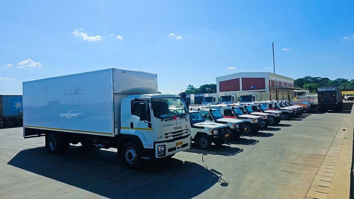 Pleased to have joined @TajudeenOyewale in scaling up support to @MoHCCZim. @WorldBank through @rbfhealthzim provided 8 fully-kitted ambulances, public address system & two support vehicles while @UNICEFZIMBABWE contributed crucial commodities towards the cholera response.